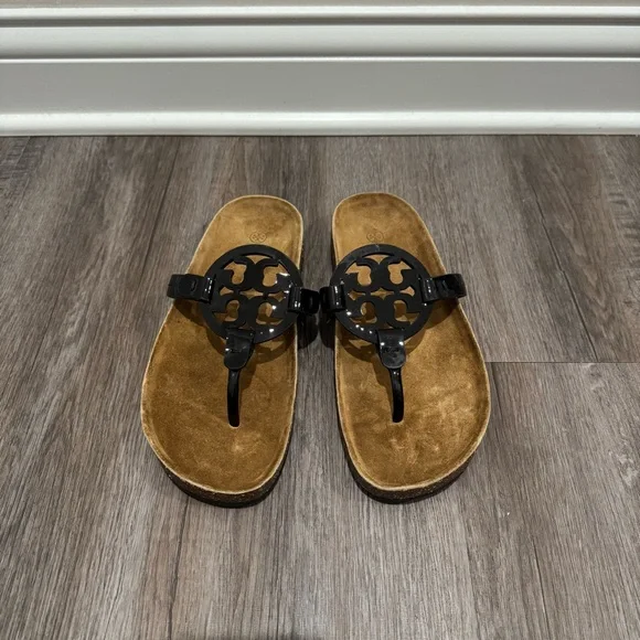 Tory Burch Cloud Logo Black Patent Leather Sandals - Picture 2 of 8